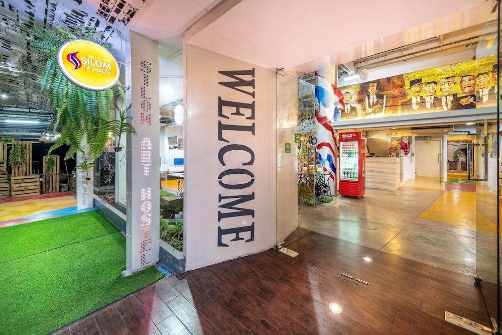 Silom Art Hostel Банкок Екстериор снимка