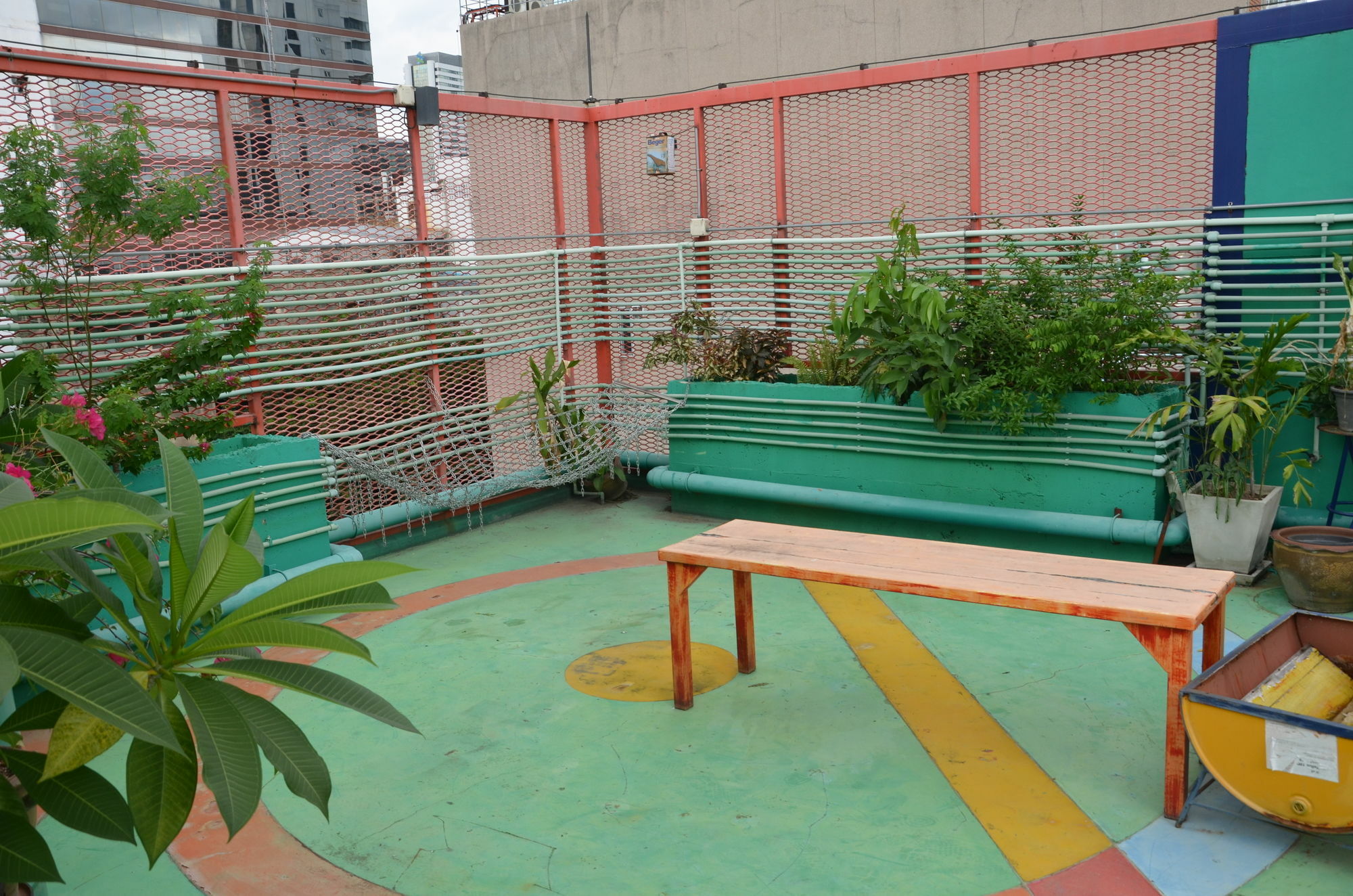 Silom Art Hostel Банкок Екстериор снимка