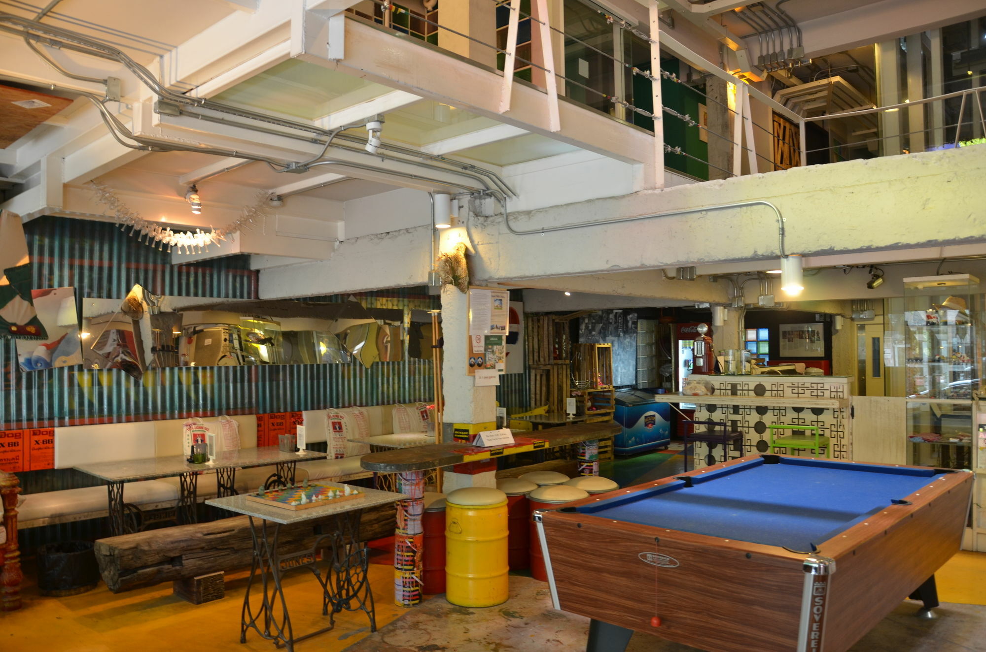 Silom Art Hostel Банкок Екстериор снимка