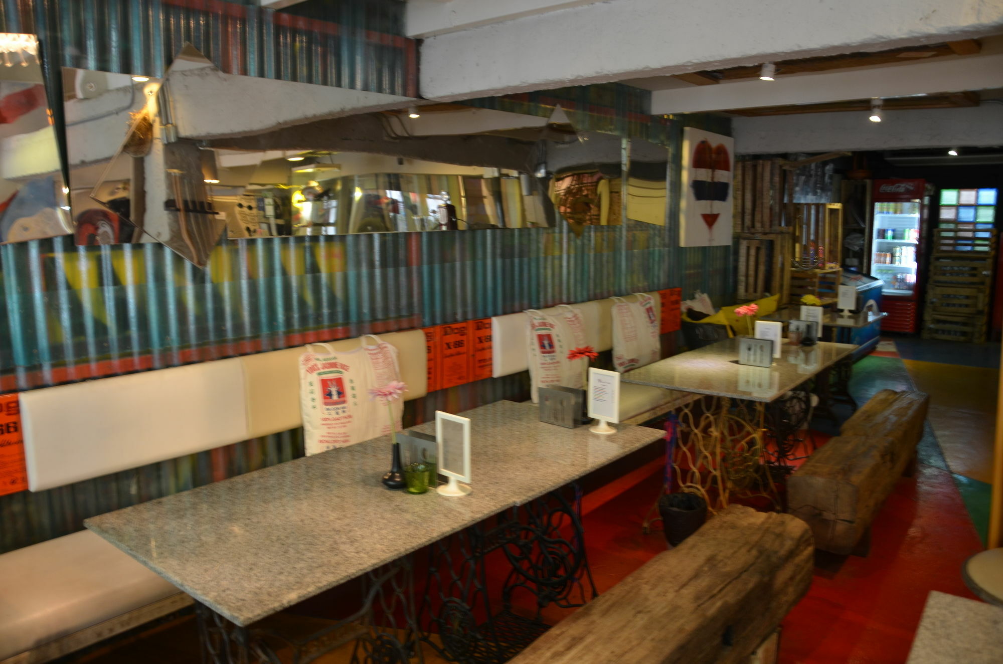 Silom Art Hostel Банкок Екстериор снимка