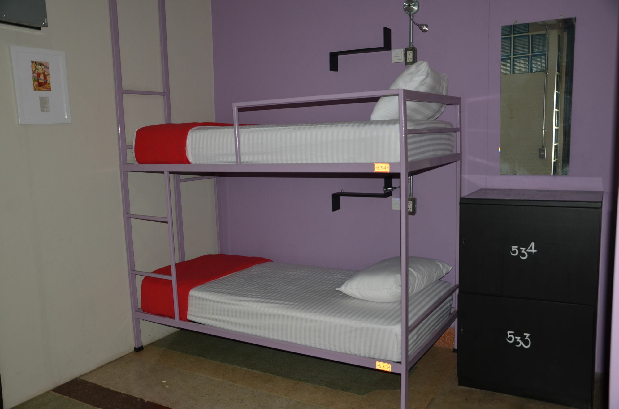 Silom Art Hostel Банкок Екстериор снимка