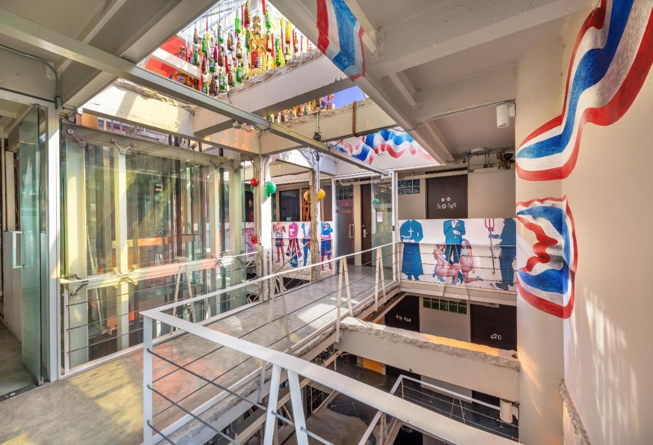 Silom Art Hostel Банкок Екстериор снимка