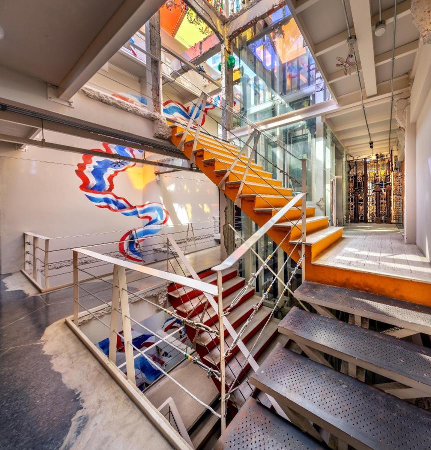 Silom Art Hostel Банкок Екстериор снимка